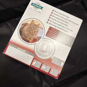 New Unused PetSafe  Microchip Cat Door